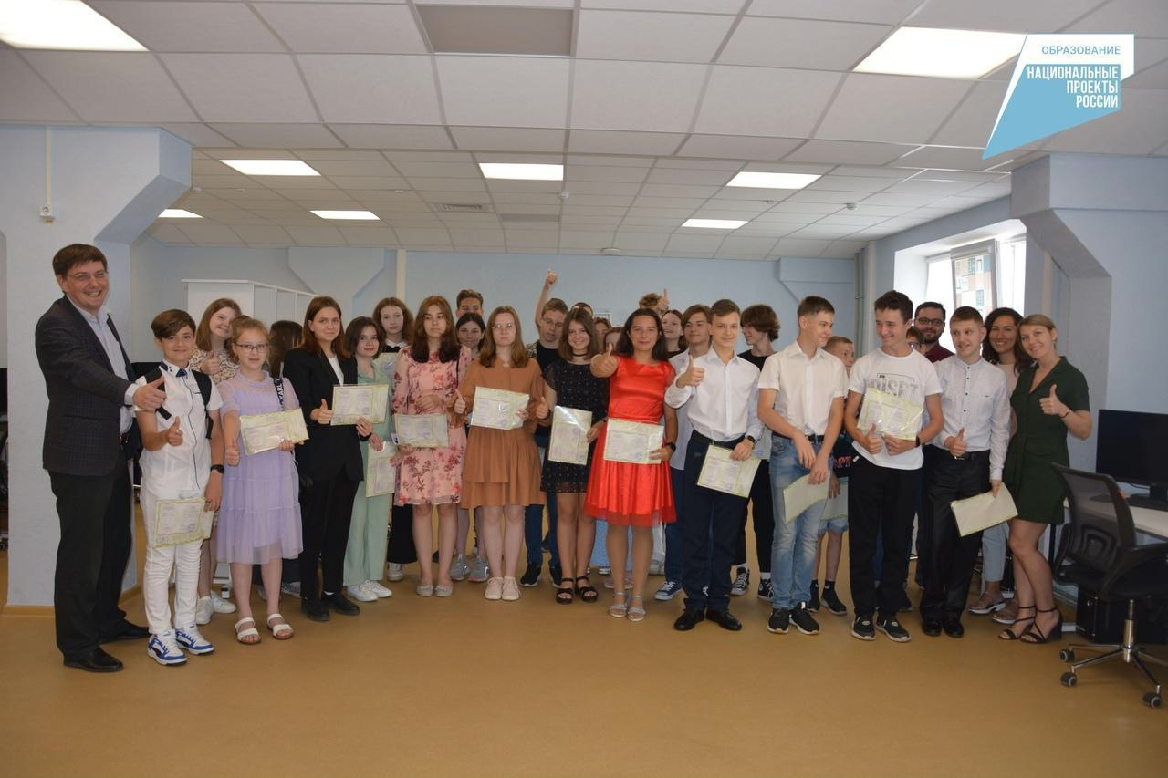 Около 40 курских школьников получили профессию «Цифровой куратор».